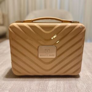 BRAND NEW Peach Beauty Travel Case / Makeup Box with 3 temp LED Lights